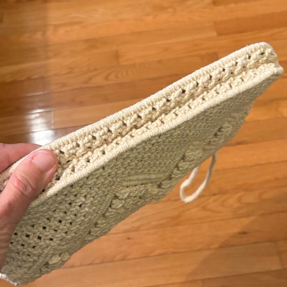 Elegant Cream Crochet Clutch - Picture 7 of 9